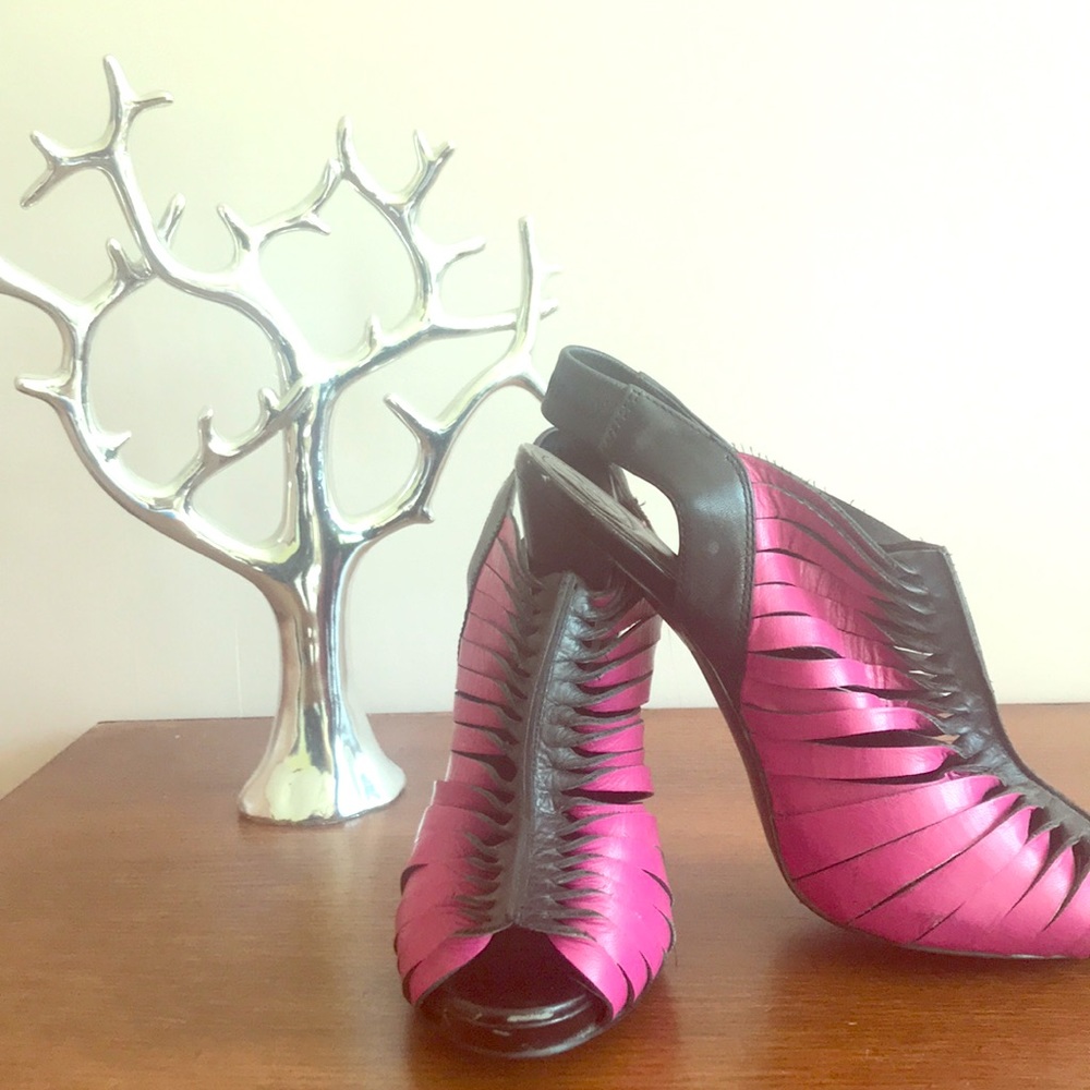 BCBG heeled leather sandals